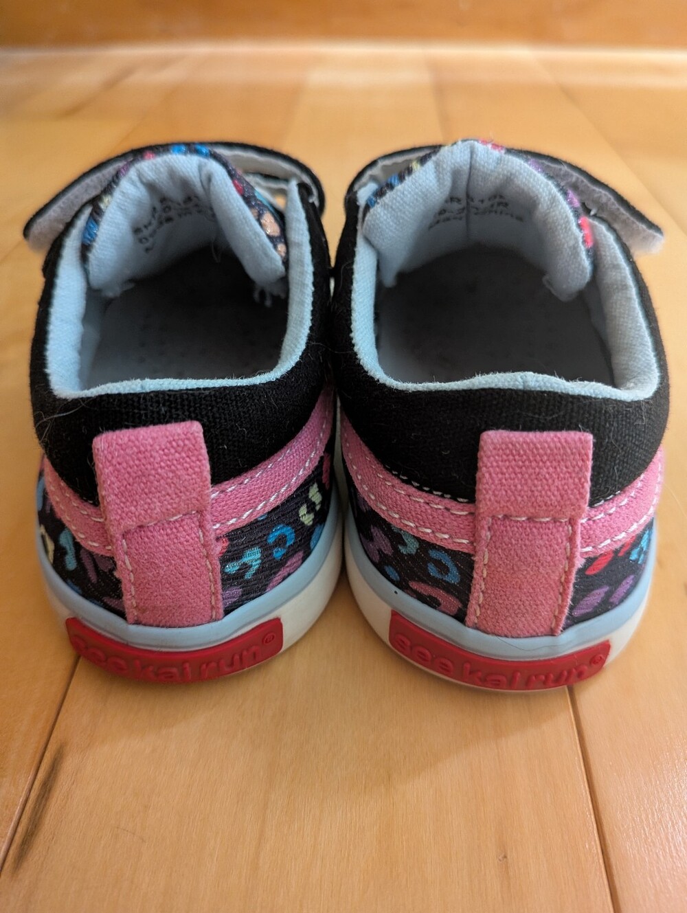 See Kai Run Robyne Black Leopard Sneakers Size 6&7 - Picture 2 of 6